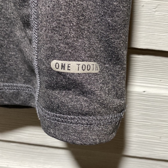 One tooth shirt - Picture 2 of 3